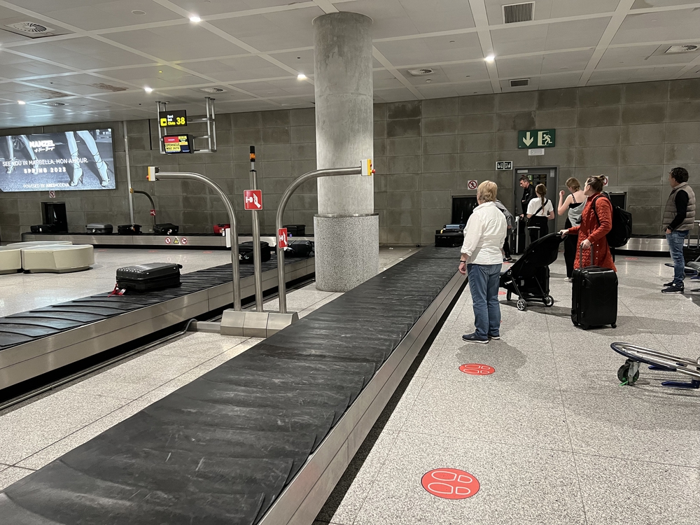 malaga airport luggage collection